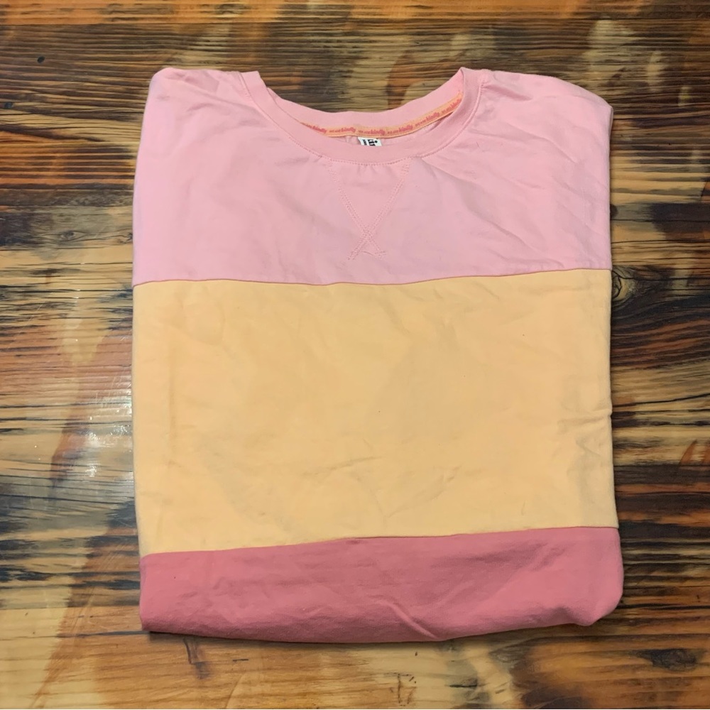 Kindly Yours 3 colored sweatshirt. Size XL